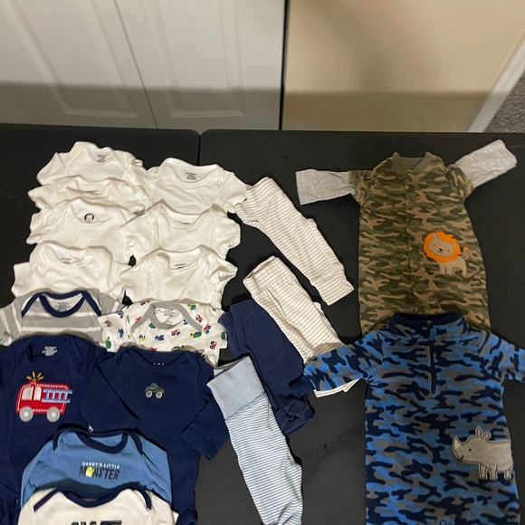 Lot of Newborn Boy Clothes - Picture 4 of 5